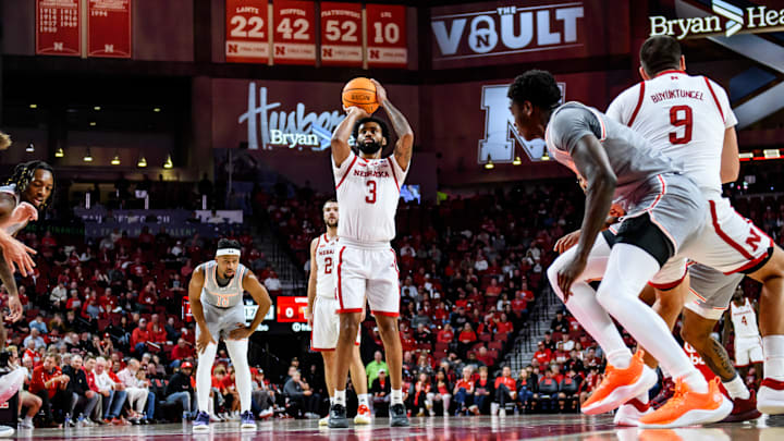 Brice Williams (3) sends a free throw. Brice Williams (3) sends a free throw.