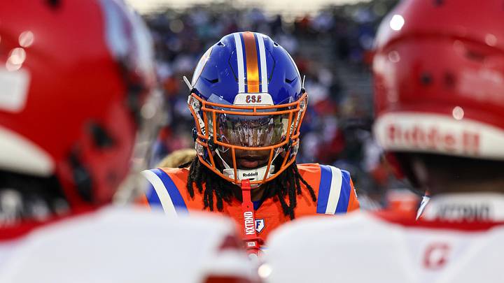 East St. Louis safety Jabarri Lofton represents his team as a captain earlier this season. His Flyers continue to occupy the top spot in the High School On SI Illinois High School Football Top 25 rankings. East St. Louis safety Jabarri Lofton represents his team as a captain earlier this season. His Flyers continue to occupy the top spot in the High School On SI Illinois High School Football Top 25 rankings.