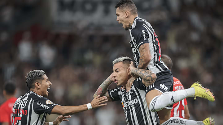 Hulk saiu do banco e novamente fez a diferença Hulk saiu do banco e novamente fez a diferença