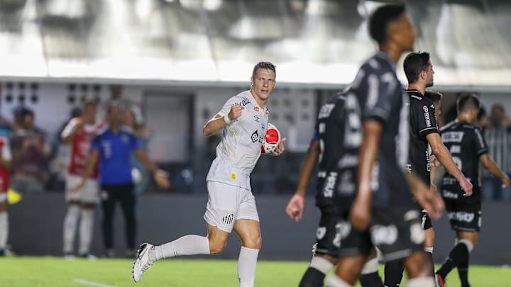 Com três gols, Julio Furch é o artilheiro do Santos em 2024 Com três gols, Julio Furch é o artilheiro do Santos em 2024