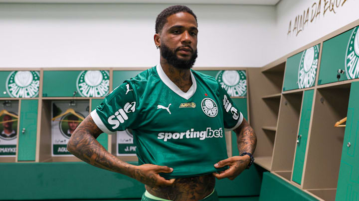 Micael, zagueiro do Palmeiras em 2025