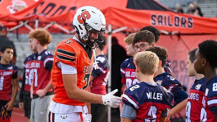 Sarasota sophomore wide receiver Jayden Montgomery (7), a member of the 2029 class, received an offer from the Miami Hurricanes on Wednesday. Sarasota sophomore wide receiver Jayden Montgomery (7), a member of the 2029 class, received an offer from the Miami Hurricanes on Wednesday.