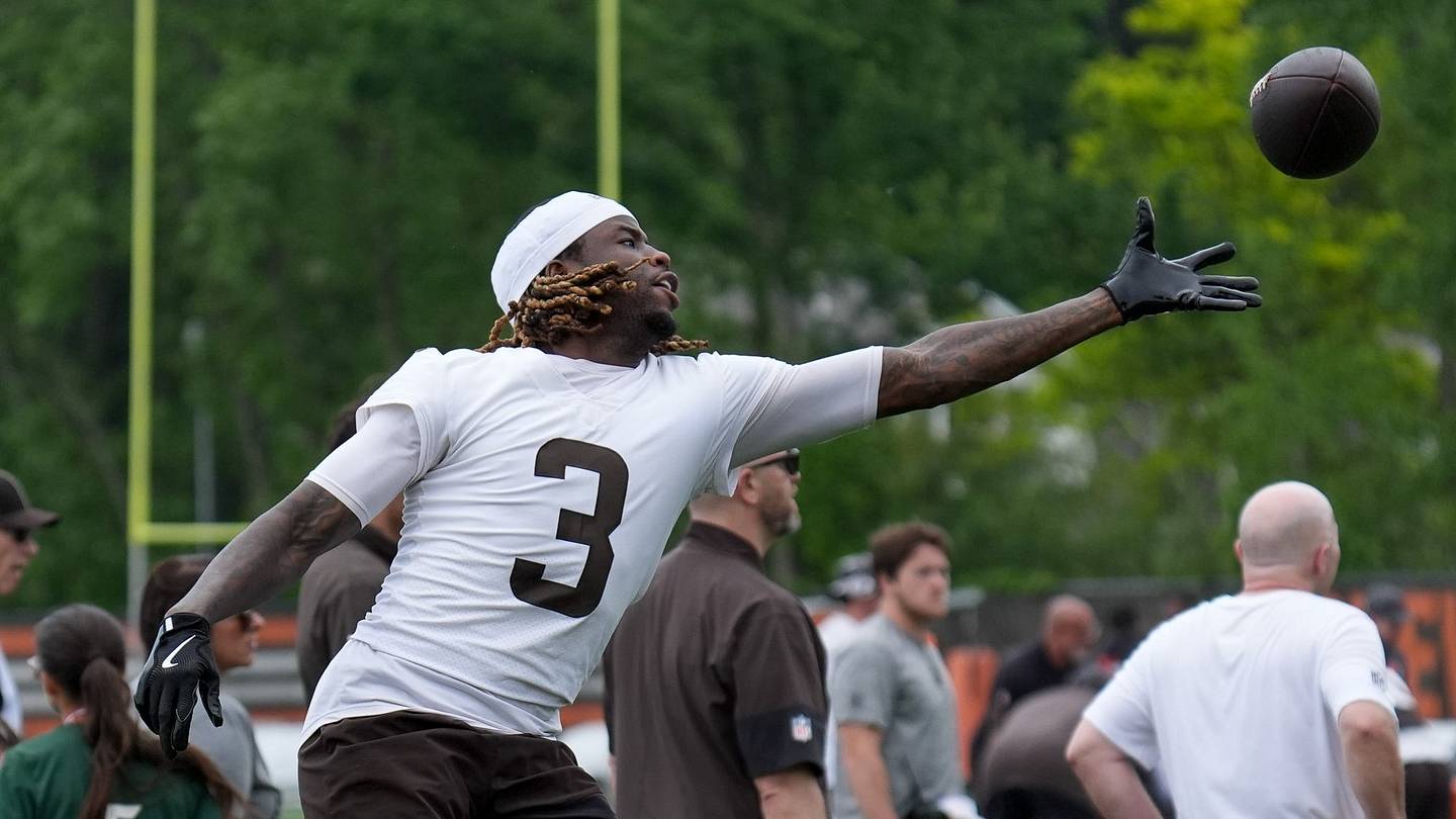 Former Pro Bowler Is Being Phased Out by a Pair of Stellar Rookies in Cleveland