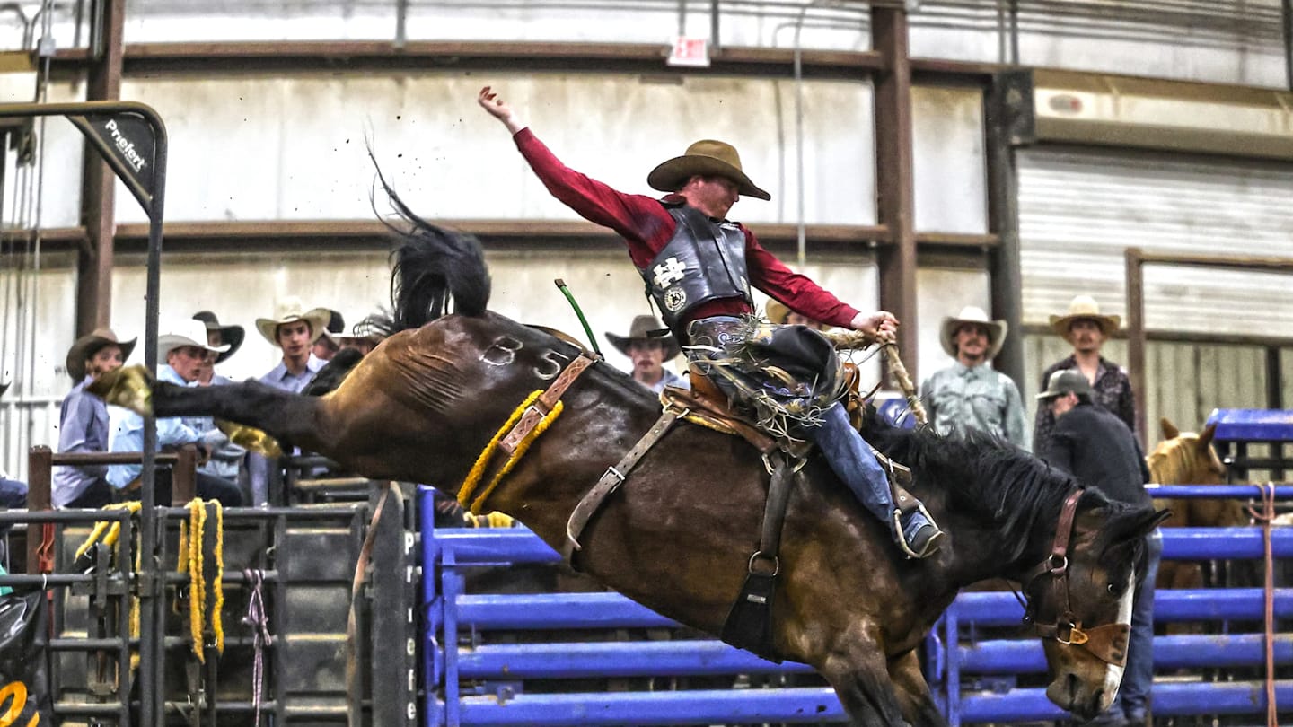 Jake Finlay Triumphs at Osage Bronc Days PRCA Xtreme Broncs