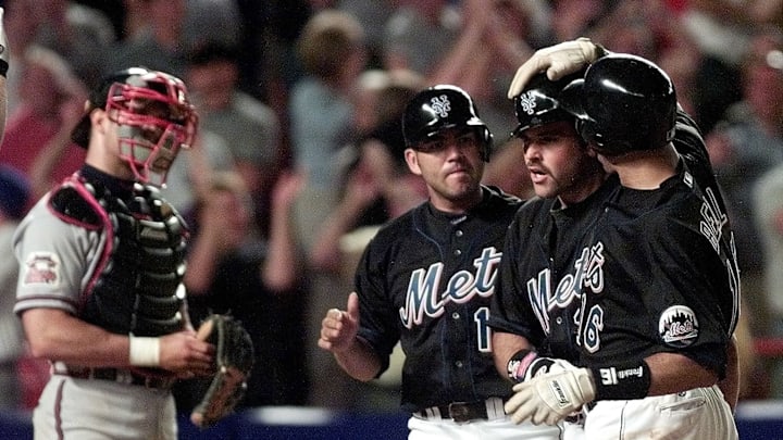 New York Mets catcher Mike Piazza (2nd R) is congr