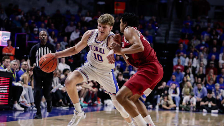 Feb 28, 2026; Gainesville, Florida, USA; Florida Gators forward Thomas Haugh (10) drives with the ball over Arkansas Razorbacks guard D.J. Wagner (21) during the second half at Exactech Arena at the Stephen C. O'Connell Center. Mandatory Credit: Travis Register-Imagn Images Feb 28, 2026; Gainesville, Florida, USA; Florida Gators forward Thomas Haugh (10) drives with the ball over Arkansas Razorbacks guard D.J. Wagner (21) during the second half at Exactech Arena at the Stephen C. O'Connell Center. Mandatory Credit: Travis Register-Imagn Images