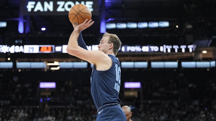 Jan 17, 2025; San Antonio, Texas, USA; Memphis Grizzlies guard Luke Kennard (10) shoots in the first half against the San Antonio Spurs at Frost Bank Center. Mandatory Credit: Daniel Dunn-Imagn Images Jan 17, 2025; San Antonio, Texas, USA; Memphis Grizzlies guard Luke Kennard (10) shoots in the first half against the San Antonio Spurs at Frost Bank Center. Mandatory Credit: Daniel Dunn-Imagn Images