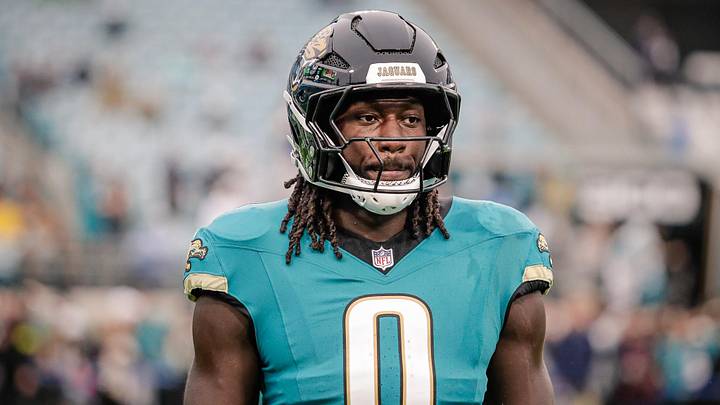 Jacksonville Jaguars linebacker Devin Lloyd (0) stands on the field during pregame warmups Jacksonville Jaguars linebacker Devin Lloyd (0) stands on the field during pregame warmups