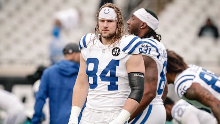 Dec 7, 2025; Jacksonville, Florida, USA; Indianapolis Colts tight end Tyler Warren (84) stands on the field during pregame warmups against the Jacksonville Jaguars at EverBank Stadium. Dec 7, 2025; Jacksonville, Florida, USA; Indianapolis Colts tight end Tyler Warren (84) stands on the field during pregame warmups against the Jacksonville Jaguars at EverBank Stadium.