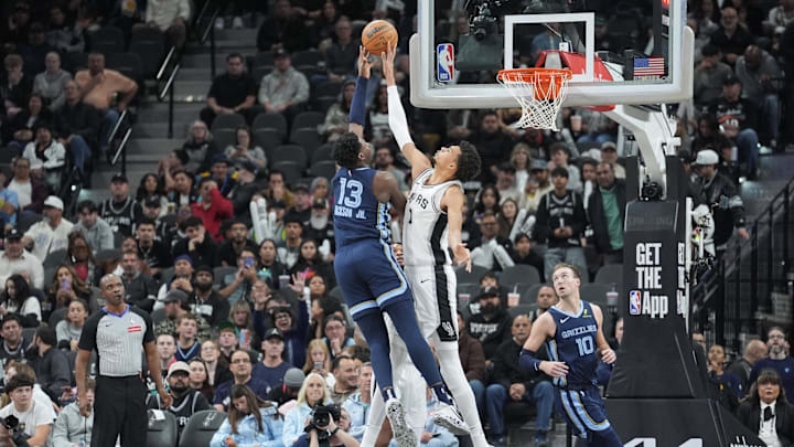 Victor Wembanyama blocks Jaren Jackson Jr. during a Spurs - Grizzlies game.