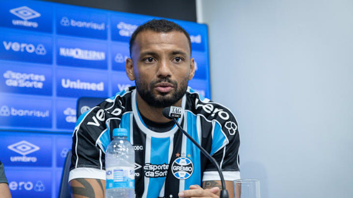 Atacante assinou com o Imortal até o final da temporada