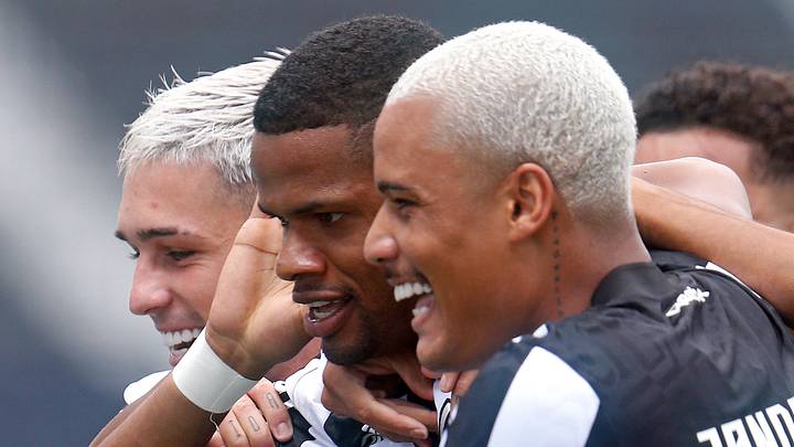 Júnior Santos marcou o único gol do jogo no Nilton Santos Júnior Santos marcou o único gol do jogo no Nilton Santos