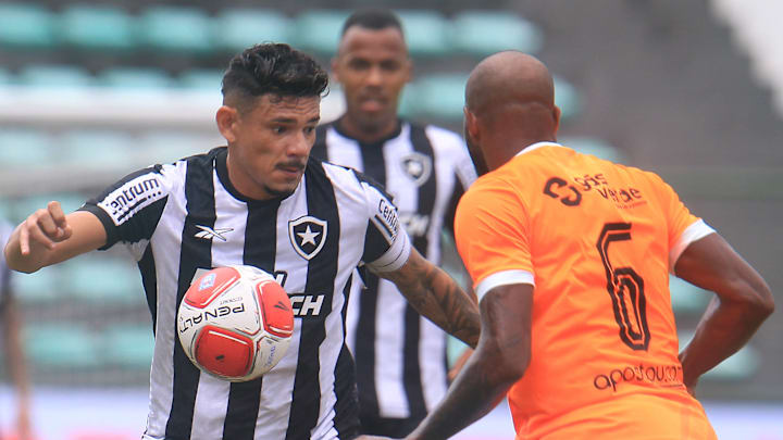 Tiquinho Soares passou em branco contra o Nova Iguaçu