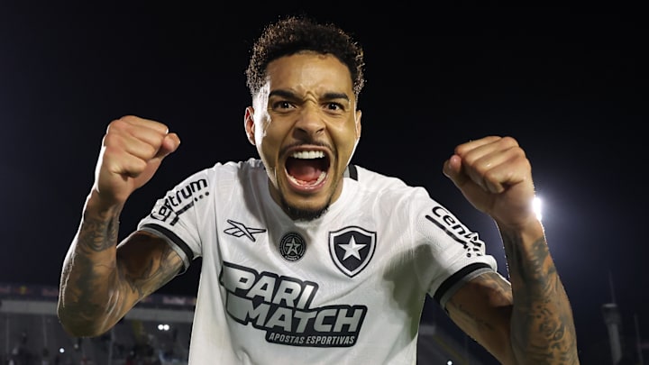 Gregore marcou o primeiro gol dele com a camisa do Botafogo