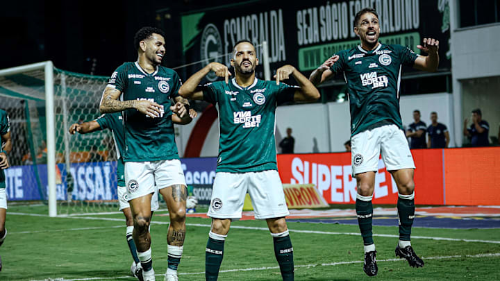 Goiás permanece na liderança da Série B Goiás permanece na liderança da Série B