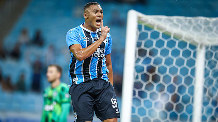 Carlos Vinícius marcou nas duas primeiras rodadas da Série A