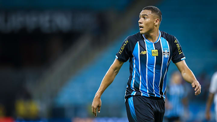 Carlos Vinícius é o artilheiro do Brasileirão 2026