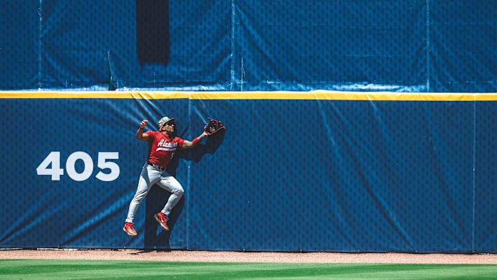 Richie Bonomolo Jr. (5) makes a catch.