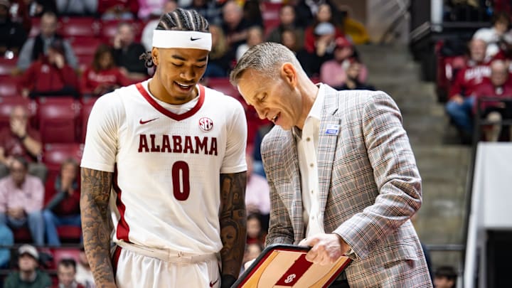 Alabama head coach Nate Oats talks to guard Labaron Philon Jr in the second half of the game against Missouri on Jan. 27, 2026.