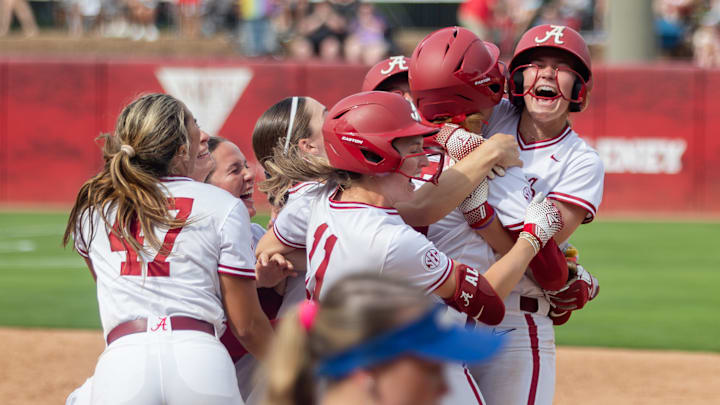 Alabama Softball celebrates the walk off single win in the second game of the series against Kentucky on Apr. 18, 2026.
