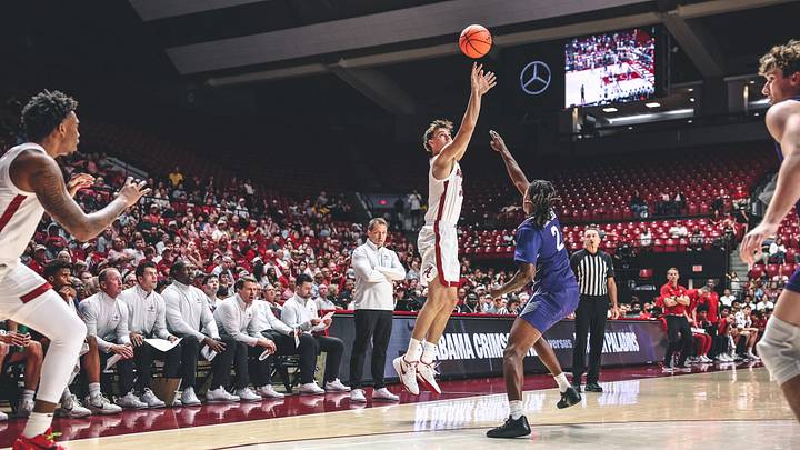 Alabama Forward Cole Cloer vs. Furman Alabama Forward Cole Cloer vs. Furman