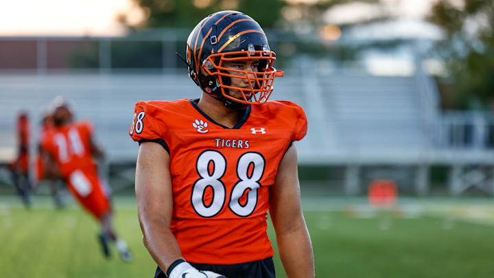 Edwardsville (Ill.) 2025 defensive end Iose Epenesa