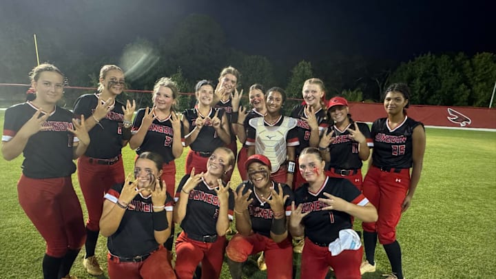 Dunedin High School Softball posing following their 11-5 win over Boca Ciega in the regional quarterfinals on May 7, 2025 (Photo Credit: Dunedin Softball (Facebook)