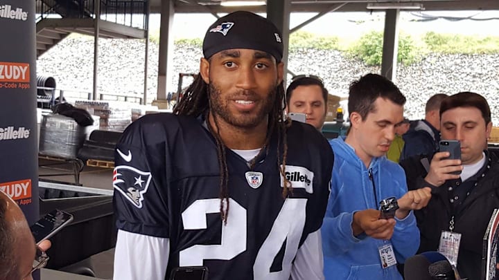 Cornerback Stephon Gilmore surrounded by New England Patriots reporters during 2017 Training Camp / Cred: Steve Balestrieri, PatsFans Images
