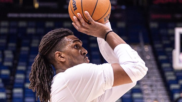 Dec 18, 2025; New Orleans, Louisiana, USA; New Orleans Pelicans forward Kevon Looney (55) during warm ups before the game against the Houston Rockets during warm ups at Smoothie King Center. Mandatory Credit: Stephen Lew-Imagn Images Dec 18, 2025; New Orleans, Louisiana, USA; New Orleans Pelicans forward Kevon Looney (55) during warm ups before the game against the Houston Rockets during warm ups at Smoothie King Center. Mandatory Credit: Stephen Lew-Imagn Images