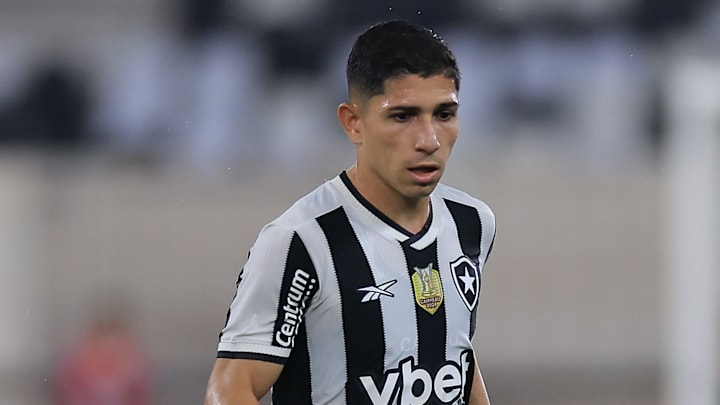 Savarino é a principal referência técnica no meio-campo alvinegro