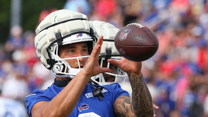 Bills defensive back Taylor Rapp pulls in a throw as he warms up.