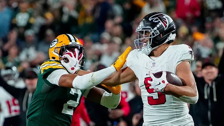 The Atlanta Falcons piled on nearly 500 yards of offense in their win over the Packers The Atlanta Falcons piled on nearly 500 yards of offense in their win over the Packers