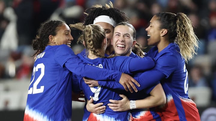 USA forward Ally Sentnor (9) celebrates her goal with teammates against Colombia in the second half at Shell Energy Stadium.