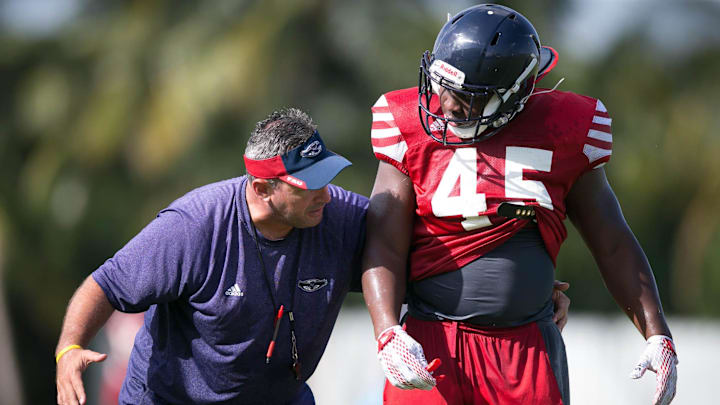 Florida Atlantic Owls defensive coordinator Roc Bellantoni teaches Florida Atlantic Owls linebacker Jacob Douglas (45) at FAU football practice in Boca Raton, Florida on August 7, 2015. (Allen Eyestone / The Palm Beach Post)