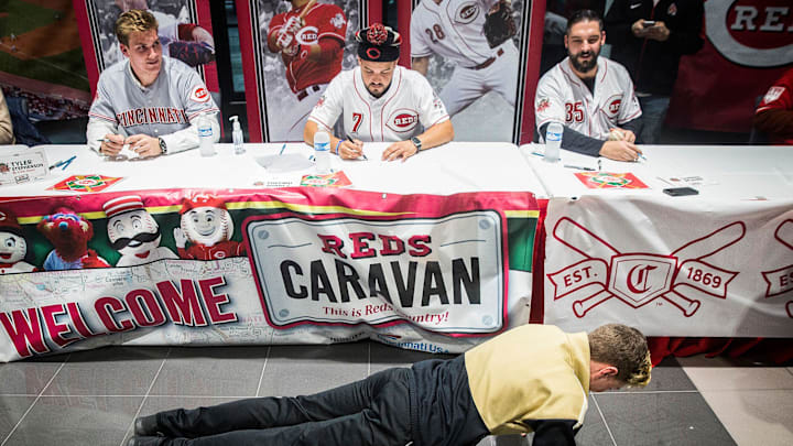A fan does push-ups for Cincinnati pitcher Tanner Roark during the Reds Caravan at Stoops Automotive Thursday night.
1aredscarvan A fan does push-ups for Cincinnati pitcher Tanner Roark during the Reds Caravan at Stoops Automotive Thursday night.
1aredscarvan