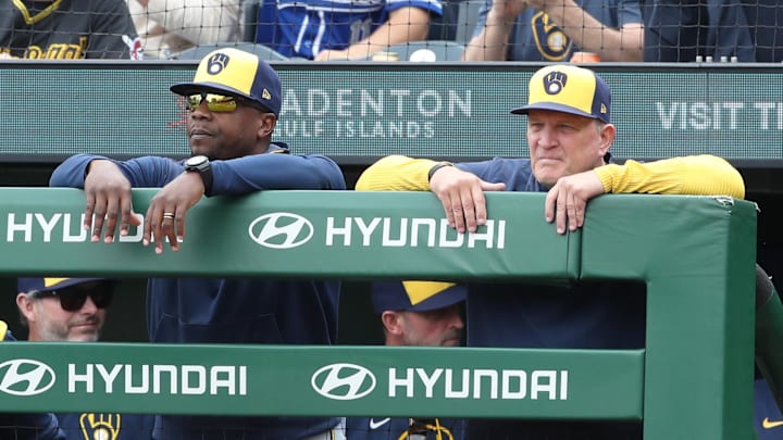 May 25, 2025; Pittsburgh, Pennsylvania, USA;  Milwaukee Brewers associate manager Rickie Weeks Jr. (left) and manager Pat Murphy (right) look on over the dugout railing against the Pittsburgh Pirates during the ninth inning at PNC Park. Mandatory Credit: Charles LeClaire-Imagn Images May 25, 2025; Pittsburgh, Pennsylvania, USA;  Milwaukee Brewers associate manager Rickie Weeks Jr. (left) and manager Pat Murphy (right) look on over the dugout railing against the Pittsburgh Pirates during the ninth inning at PNC Park. Mandatory Credit: Charles LeClaire-Imagn Images