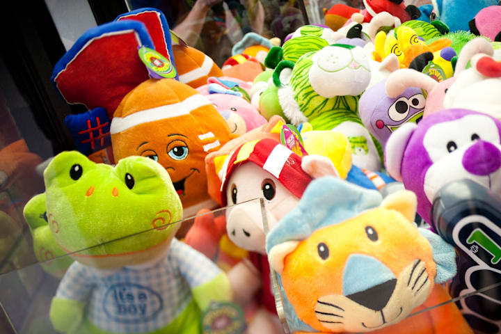 8 Tips for Beating a Claw Machine