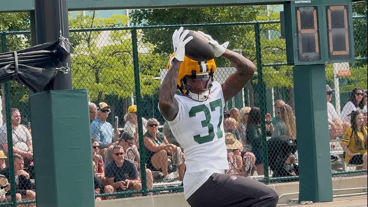 New Packers receiver Chris Hilton catches a pass at training camp.