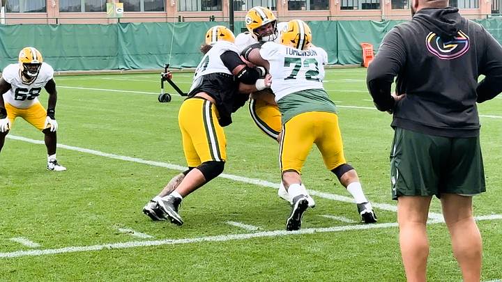 Packers guard Laken Tomlinson blocks during drills at practice on Thursday.