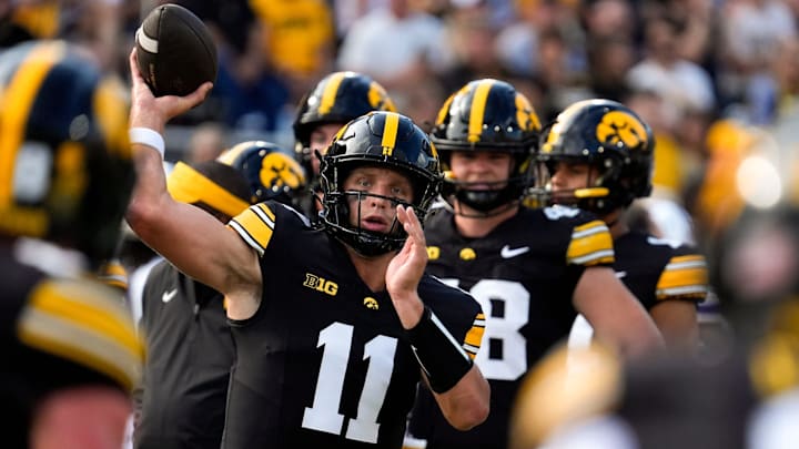 Iowa Hawkeyes quarterback Matt Gronowski Iowa Hawkeyes quarterback Matt Gronowski