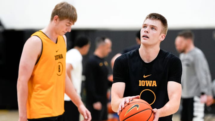 Iowa Hawkeyes guard Bennett Stirtz in practice