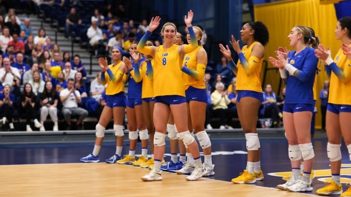 Pitt Volleyball Outside Hitter Blaire Bayless Pitt Volleyball Outside Hitter Blaire Bayless