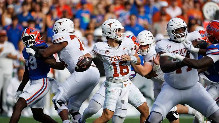 Oct 4, 2025; Gainesville, Florida, USA; Texas Longhorns quarterback Arch Manning (16) throws the ball in the pocket against the Florida Gators during the first half at Ben Hill Griffin Stadium. Oct 4, 2025; Gainesville, Florida, USA; Texas Longhorns quarterback Arch Manning (16) throws the ball in the pocket against the Florida Gators during the first half at Ben Hill Griffin Stadium.