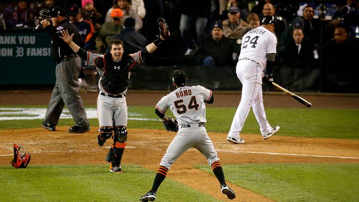 Sergio Romo celebra el último out de la Serie Mundial de 2012: un ponche al MVP Miguel Cabrera Sergio Romo celebra el último out de la Serie Mundial de 2012: un ponche al MVP Miguel Cabrera