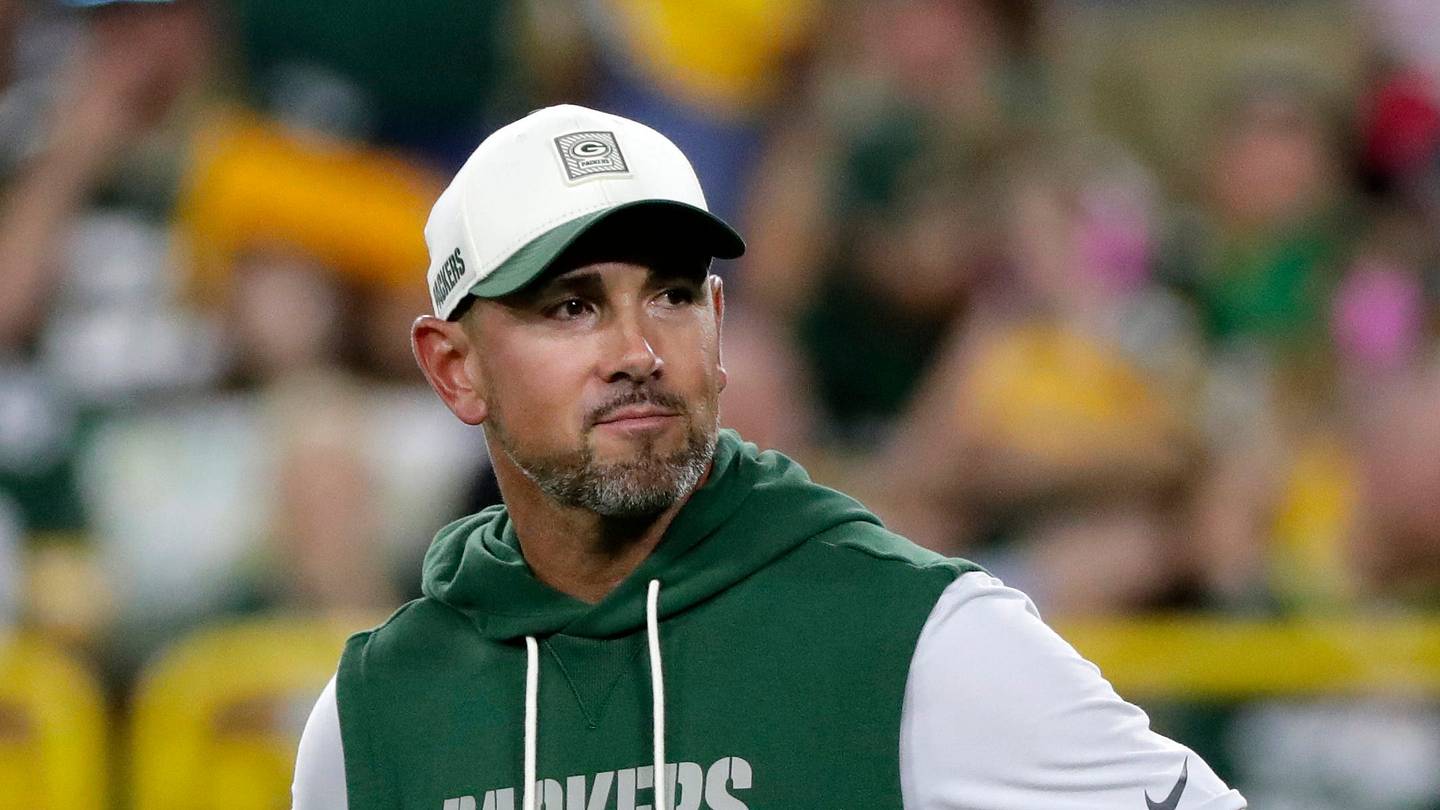 Matt LaFleur takes surprise shot at Packers legend Aaron Rodgers 