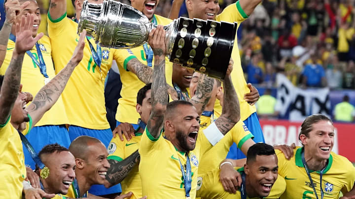 Dani Alves a connu une carrière riche en trophées Dani Alves a connu une carrière riche en trophées
