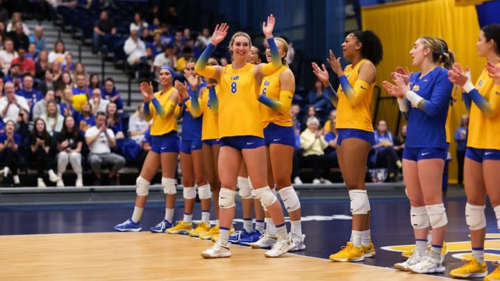 Pitt Volleyball Outside Hitter Blaire Bayless