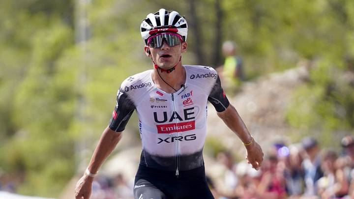 Isaac del Toro sufrió una caída durante la primera etapa de la Vuelta a Burgos.