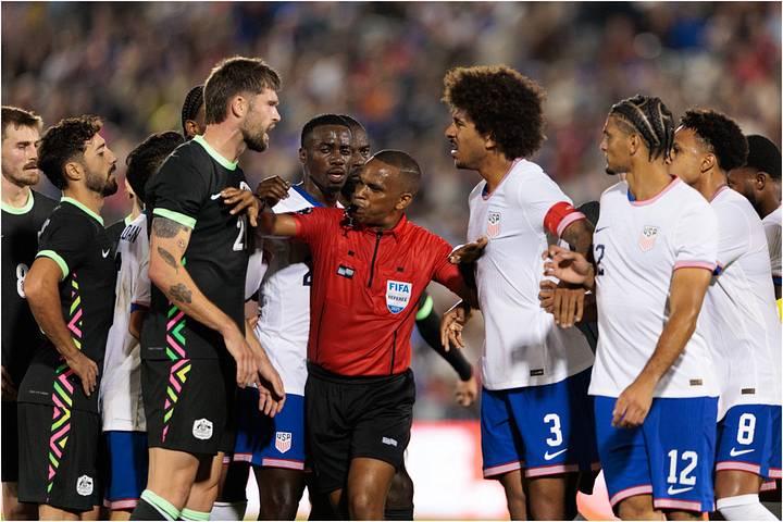 USMNT vs. Australia fight 美国男足与澳大利亚的对抗