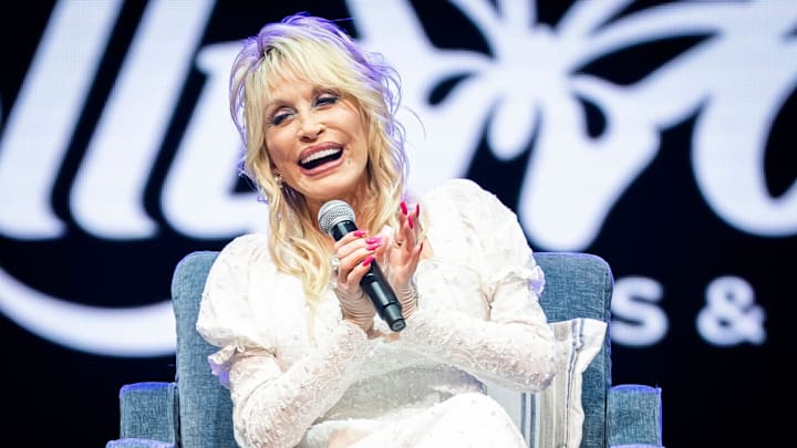 Dolly Parton celebrates Dollywood